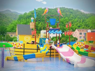 China Large Holiday Resort Fibra de vidro barco pirata com escorrega à venda