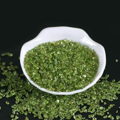 China Europe Wholesale Bulk Olivine Crystal Healing Stones Gravels Natural Quartz Green Peridot Chips for sale