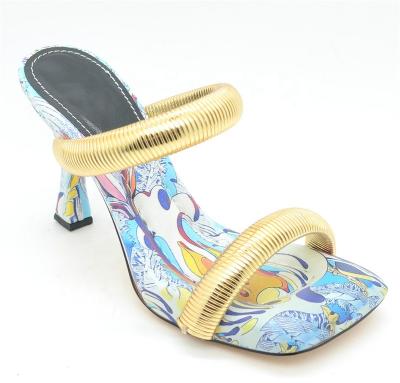 China 2022 unique anti-slippery prindesigner 3d brand high heels pattern print pictures customize low gold chain heel slippers for women and ladies for sale