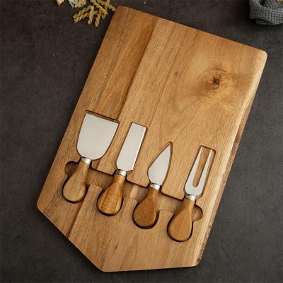 China Sustainable Charcuterie Platter Serving Meat with 4 Stainless Steel Knives Timber Cutting Cheese Board and Rubber Wooden Knife Set for sale