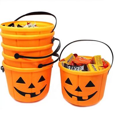 China Plastic Halloween Party Decorations Smiley Face Pumpkin Candy Bucket for sale