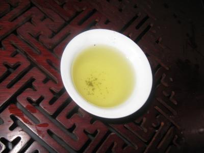 China Grado condimentado orgánico del té verde del alto aroma sano tercer en venta