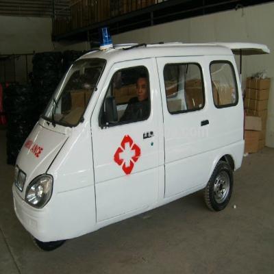 China 800W gesloten ambulance gemotoriseerde driewieler voor 4 personen in Afrika Passagier trommelrem Te koop