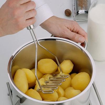 China Sustainable Professional Kitchen Accessories Fruit and Vegetable Potato Masher Potato Ricer Press for sale