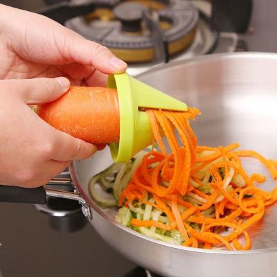 China Sustainable Kitchen Tool Spiral Slicer Spiralizer Hand-held Vegetable Spiralizer and Cutter carrot slicer Chopper Handheld Vegetable Grater for sale