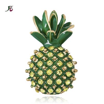 China New Hot Selling Enamel Pin Brooch Gold Plating Yellow Crystal Tropical Fruit Pineapple Brooch Alloy Green Clothing Summer Jewelry for sale