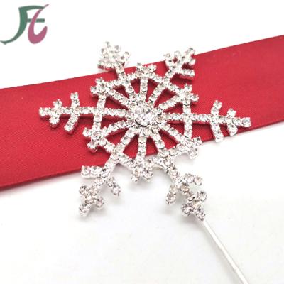 China 2021 Custom Made Snowflake Rhinestone Cake Topper New Product Cake Decorating Cake Topper For Cakes for sale