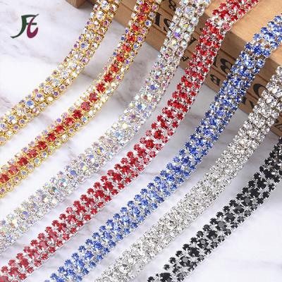 China Bags Hot Sale Christmas Crystal Cup Chain Rhinestone Trim Claw Rhinestone Chain for sale