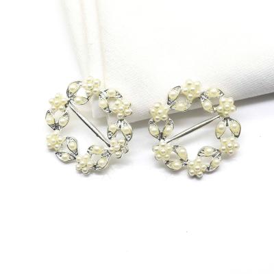 China Bags Rhinestone Pearl Buckles Flowers Shape Buckles For Dresses Design for sale