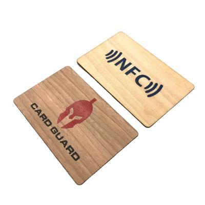 China Wooden E-Field Signal Blocker Waterproof / Waterproof Protection Credit Card Rfid Blocking Card en venta