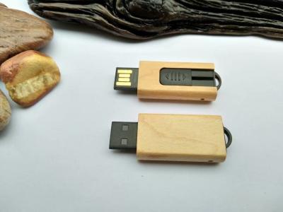 China Stecker-Art hölzernes USB-Antriebs-Ahorn Woodden-Fall-Farbprägung und -druck LOGO zu verkaufen