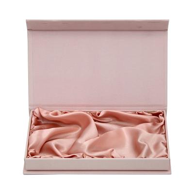 China Custom Recyclable Wholesale Pink Eyelashes Packaging Gift Packaging Boxes With Silk Lining for sale