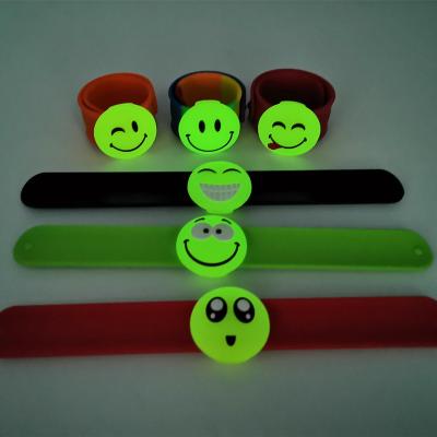 China Custom Environmentally Friendly Wholesale Silicone Snap Sport Slap Wristband, Glow In The Dark PVC Reflective Ruler Led Slap Wristband for sale