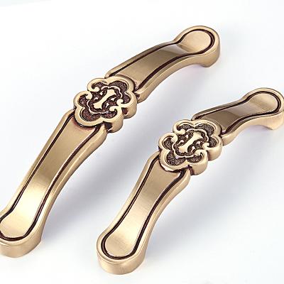 China Eco - Friendly Antique Brass Furniture Drawer Pulls And Knobs Bedroom Cupboard Handle for sale