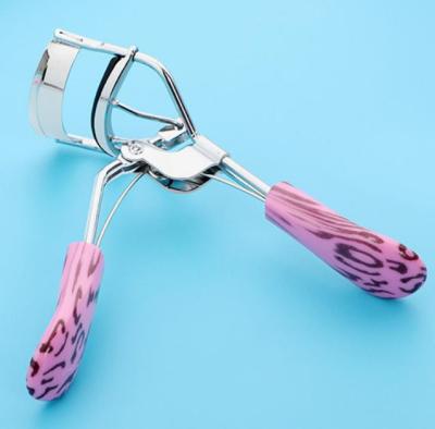 China Portable Auxiliary Eyelash Curler Stainless Steel Eyelash Curler Leopard Print False Eyelash Silicone Eyelash Curler for sale