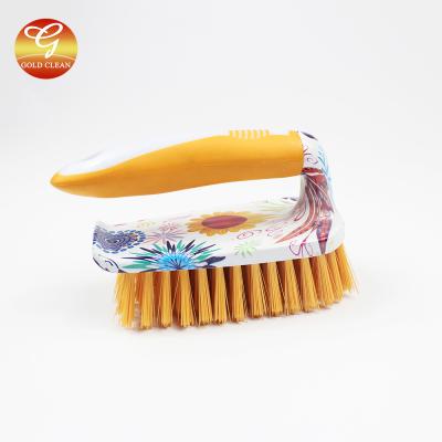 China Durable Easy Hanging Dish Pot Pan Scrubbing Dense Hair Cleaning Brush With Solid Wood Handle for sale