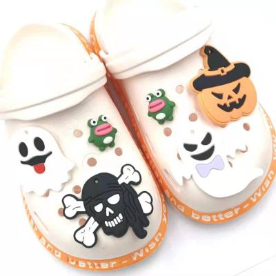 China Wholesale PVC Happy Skeleton Shoe Buckle Shoe Charm Halloween Pumpkin Hobble Shoe Hoop Charms Decorations for sale