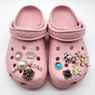 China Wholesale Crystal Bling Charms Shoes Pearl Rhinestone Metal Clog Shoe Decoration Charms for sale