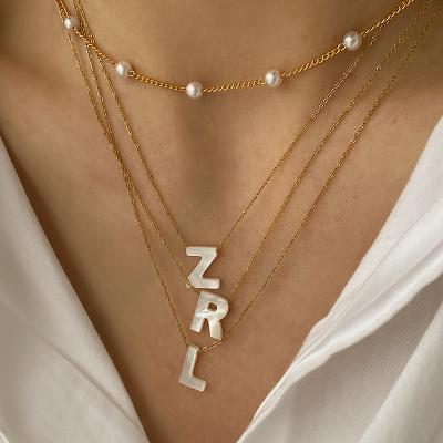 China 26 Letters Shell Necklaces Natural 26 Letters Natural Shell Necklaces Thin Chain Initials Necklaces For Women Minimalist Beaded Pearl Necklace 2020 Hot for sale