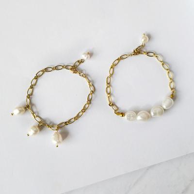 China 2 designs gold chain pearl bracelets 2 designs gold chain pearl bracelets for women french natural freshwater pearl bracelets charm minimalist bracelets wholesale for sale