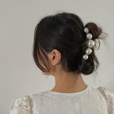 China Large Group Faux Pearl Hairpins For Women Group Large Faux Pearl Hairpins For Women Clear Plastic Hair Clips French Elegant Minimalist Shark Hair Jewelry 2021 for sale