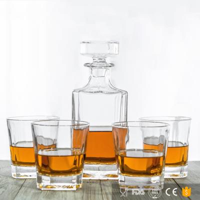 China Novare Inventory Engraved Classic Square Clear Decanter Square With 4 Cups Of Whiskey Decanter 2021 Set Crystal Glass Gift Sets for sale