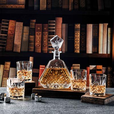 China Minimalist Decanter with 5-Piece Crystal Glasses Men&'s Premium Custom Whiskey Box Men&'s Gift Liquor Glass Set for sale