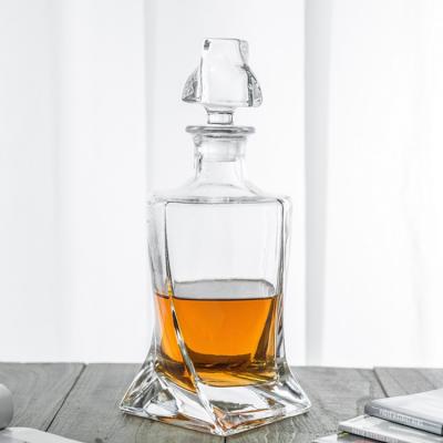 China 800ml Lead Free Polish Minimalist Crystal Twisted Whiskey Decanter Single Glass Decanter for Vodka or Whiskey Whiskey for sale