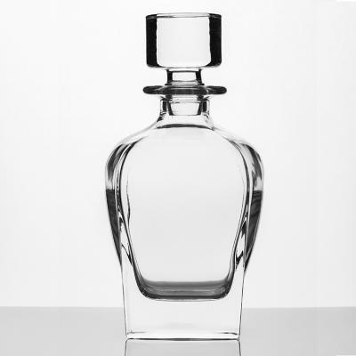 China 700ml Square Minimalist Crystal Decanter Glass Decanter Whiskey Transparent Chic Decanter for sale