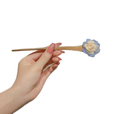 China Fix and decorate simple modern small camellia hairpin hairpin Hanfu headwear retro fresh female antique dry wooden hairpin flowers for sale