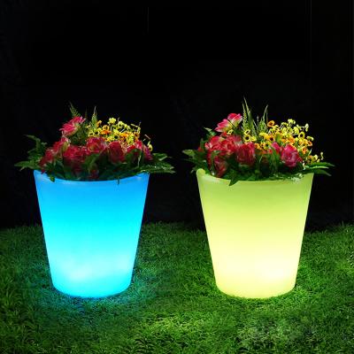 China Garden/Hotel/Nightclub/Party/KTV Price 16 Color Changing Garden Cheap Decorative Vase LED Plastic Flower Pot for sale