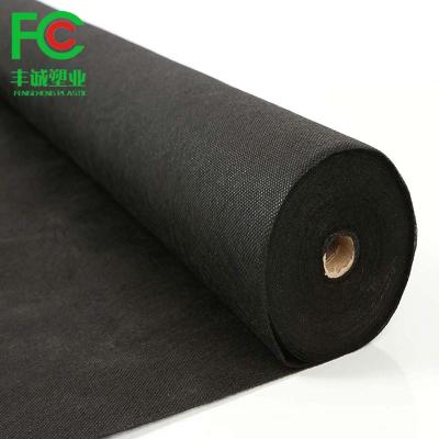 China Agriculture gardening UV protection pp spunbonded nonwoven water go through fabric weed mat from china factory for sale