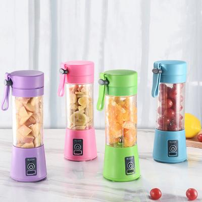 China Portable Cheap Small USB Charging Easy Use Fruit Vegetable Blender Portable Juicer for sale