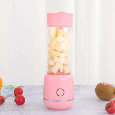 China Portable Hot Selling Powerful Electric Household Charging Blender Portable Fruit Juicer USB Charging for sale