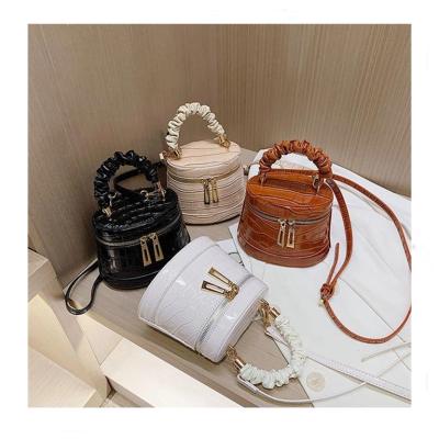 China High Quality 2021 Wholesale Chain Handbags Ladies Handbags Summer Fashion Box Purse For Women Bucket Bags for sale