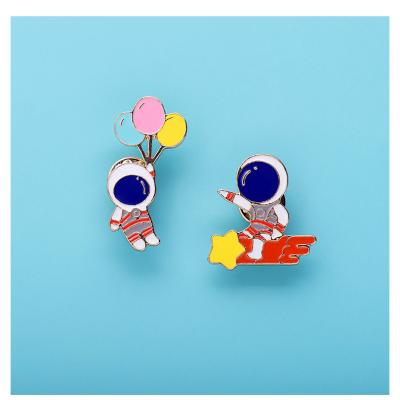 China High Quality Europe Free Sample Promotion Metal Brooch Pin Cute Baby Brooch Set Astronaut Anime for sale