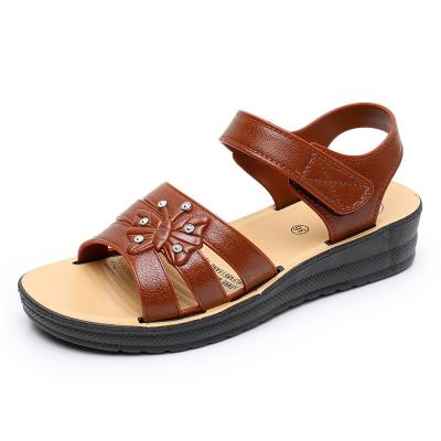 China Fashion\comfortable\durable Women Sandals 2022 Fashion Outdoor Wedges Shoes For Women Summer Flat Non-slip Soft Bottom Elderly Beach Casual Shoes Ks39 for sale