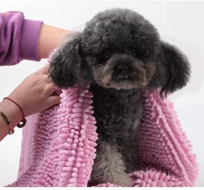 China AbDog Shammy Ultra Viable Sorbent Microfiber Quick Dry Towel with Hand Pockets for Handling and Wet Dog Handle is Perfect for Bath for sale