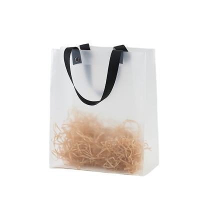 China Fashoion Sandwich Plastic Bag For Sorts PP Handbag Transparent Plastic Frosted Gift Bag Knitted Rope With Gift Bag Made In China for sale