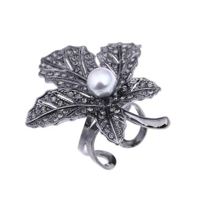 China Hiphop Fashion Ring Boutique Highlight Pearl Rhinestone Maple Leaf Korean Style Personalized Ring Vintage Leaf Ring for sale