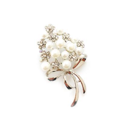 China 2020 Newest Style Unique Crystal Gorgeous Flower Brooch Pin Rhinestone Jewelry Western Flower Brooch Pin for sale