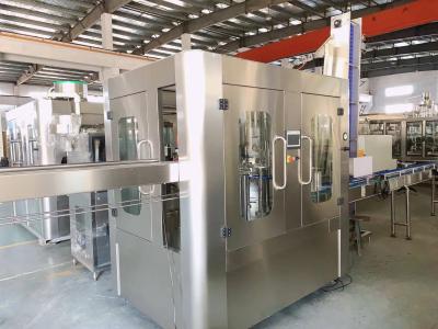 Cina Lavaggio delle bottiglie di vetro di birra di Bph del CE 3000 di acciaio inossidabile CappingMachine di riempimento in vendita