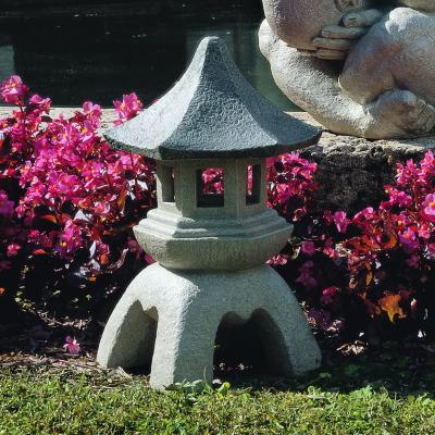 China Modern Outdoor Garden Decking Low Voltage Landscaping Flicker Led Pagoda Statue Solar Powered Garden Light for sale