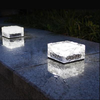 China 2022 Eco-friendly Ice Brick Solar Light Yard Led Lamp Waterproof Garden Villa Lawn Balcony Ladder Recessed Color Changing Puck Lights for sale