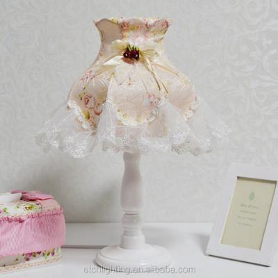 China Pink Lace Flower Princess Style Decorative Led Table Lamp Fabric Shade Table Lamp Luxury for sale