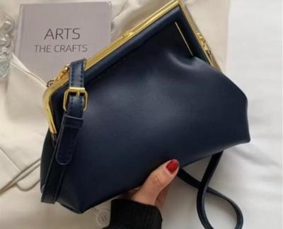 China Vintage Wholesale Designer Famous Brand Women's Bag 2023 New Counter Same Luxury Handbag Women's Shoulder Bag for sale