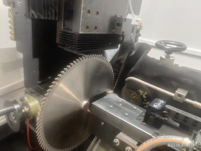 Chine Machine à affûter la lame de scie professionnelle à haute précision CNC TCT à vendre