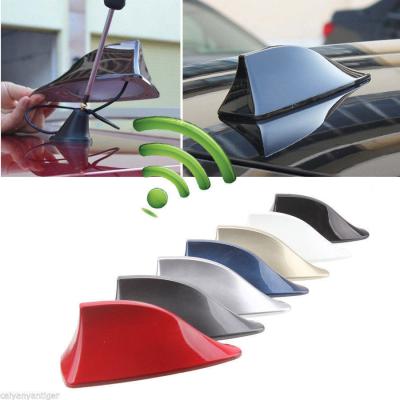 China ODM 0 - 1dBi Universal FM / AM Fish Fin Car Roof Radio Antenna for sale