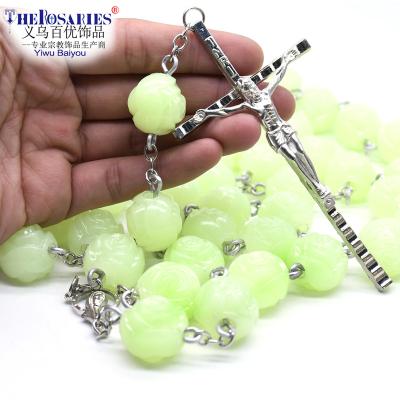 China Plastic Glow in Dark Rosary Necklace Luminous Plastic Rose Beads Circifix Catholicism Religious Prayer Beads in Home Decoration for sale