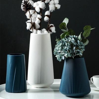 China Decorate Family Large Nordic Simple Imitate Gloss Texture Vertical Dry Wet Flower Plastic Flower Vase For Flower Arrangements Home Decoration for sale